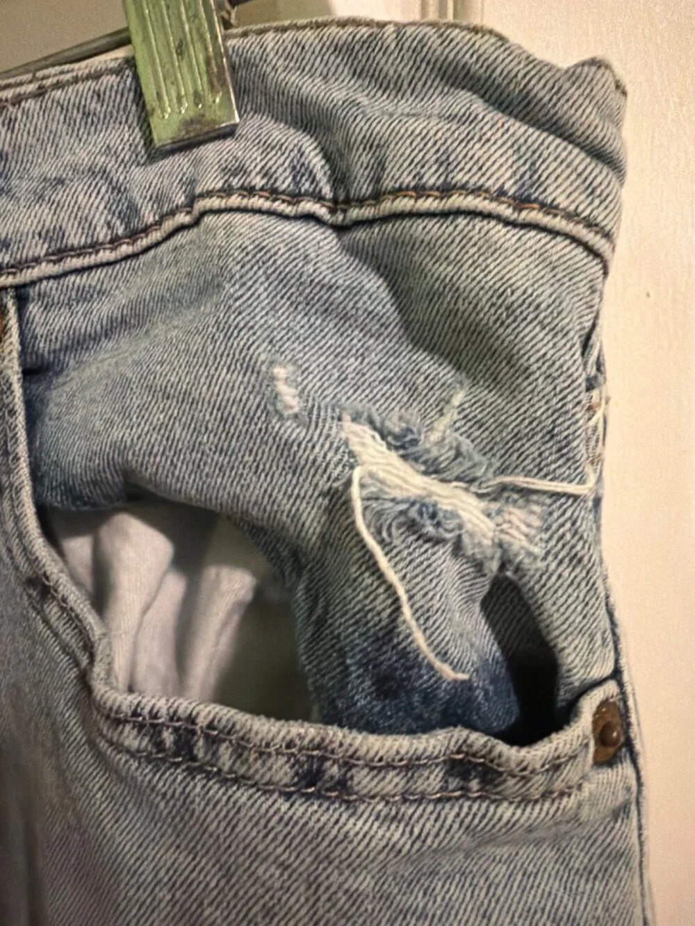 Levis 512 Mens Light Wash Distressed Tapered Jeans W42 L32
